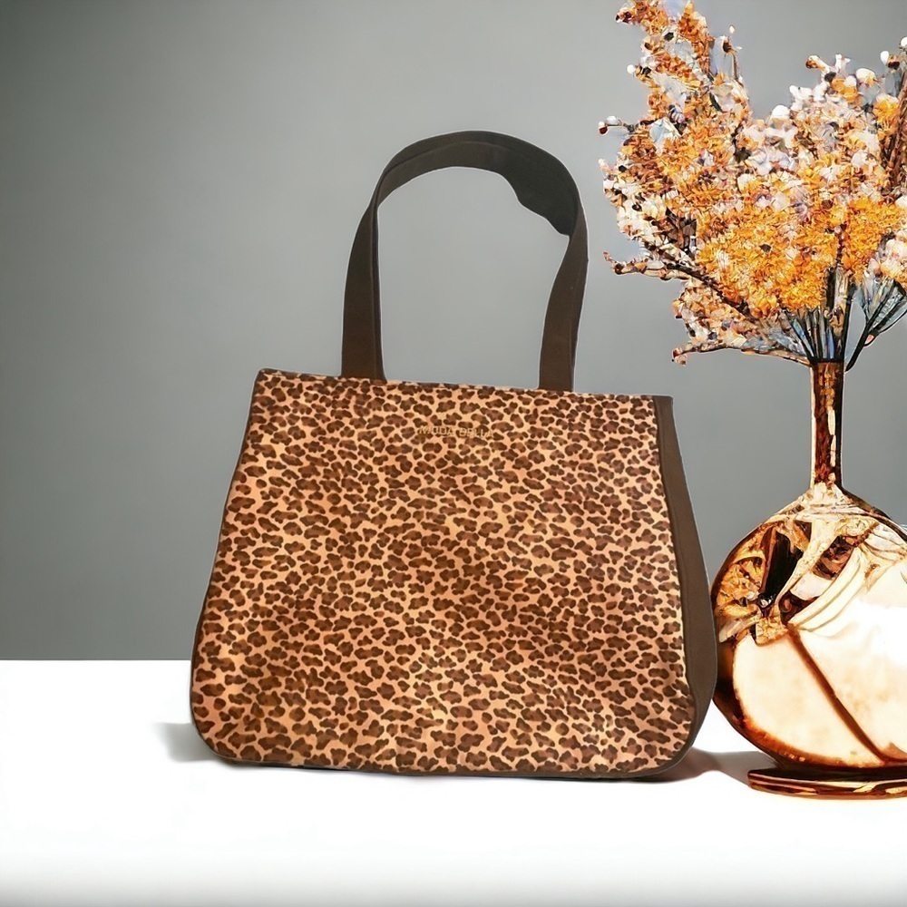 Woman’s  leopard tote bag by MODA BELLA